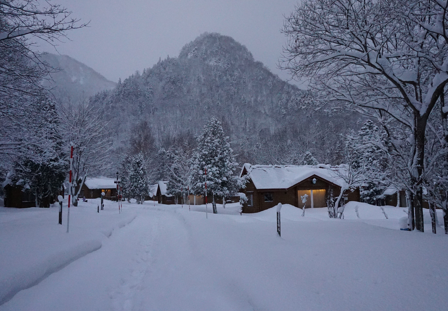 札幌市定山渓自然の村 冬キャンプ バンガロー