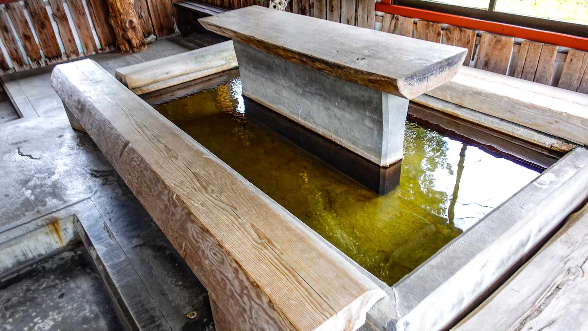 川湯温泉駅 足湯浴槽