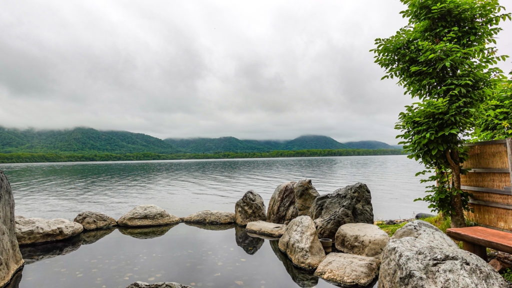 コタン温泉露天風呂 屈斜路湖の風景