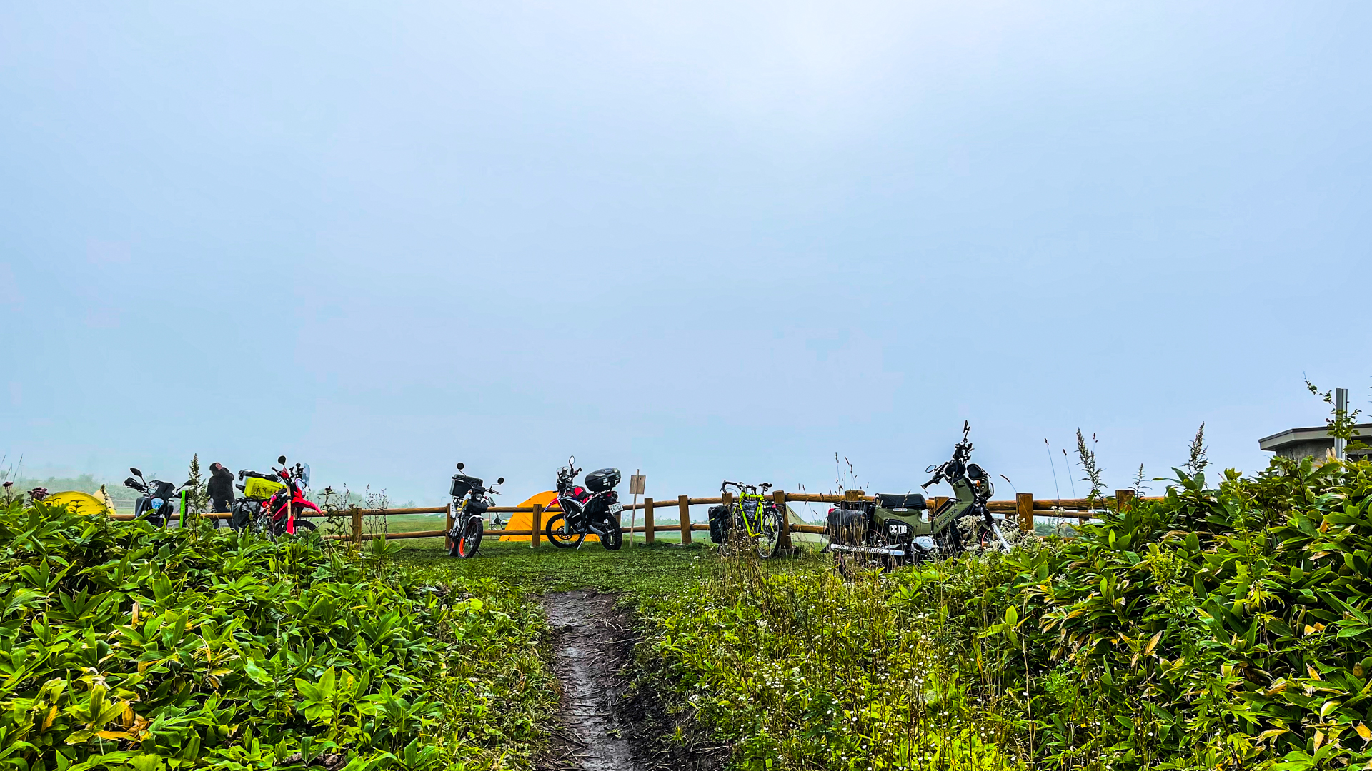 開陽台 ウシ空のキャンプ場 2輪車専用駐車場