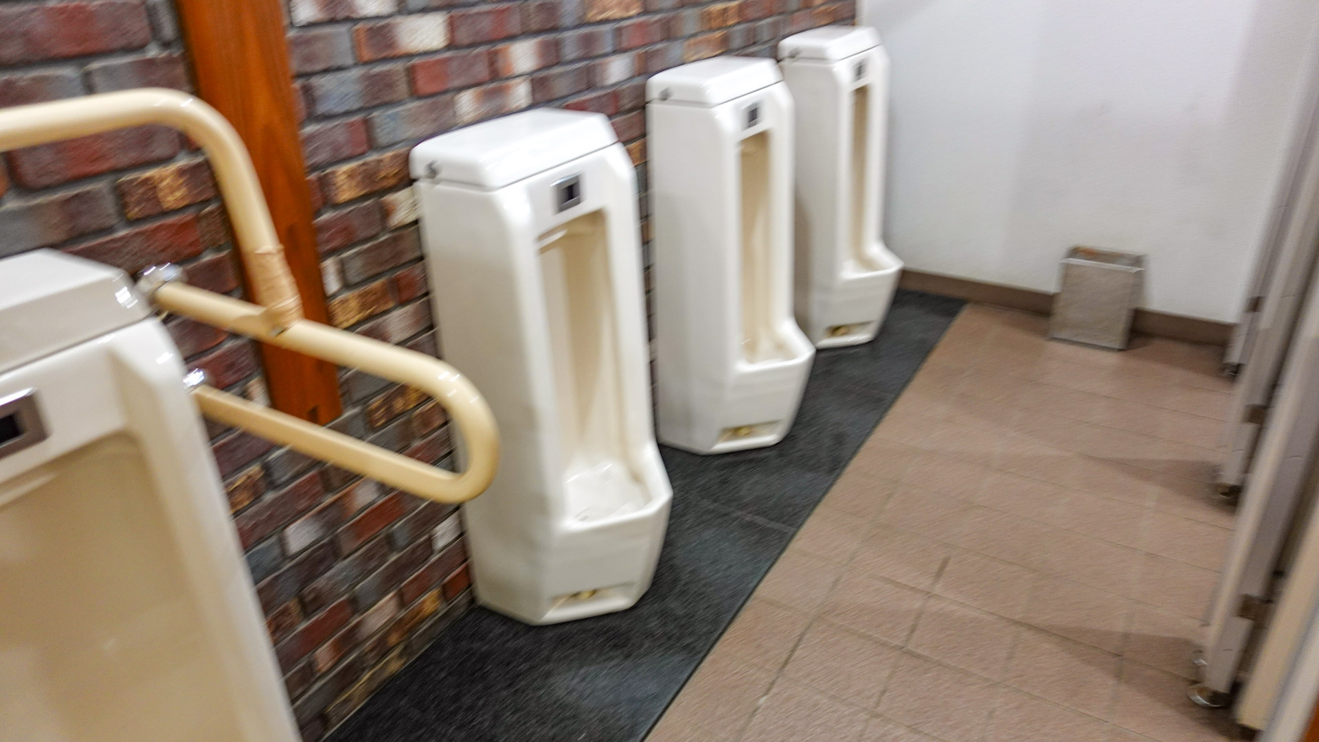 道の駅 ハウスヤルビ奈井江 車中泊 24時間トイレ
